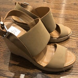 Dolce vita Adelina 3 strap wedges